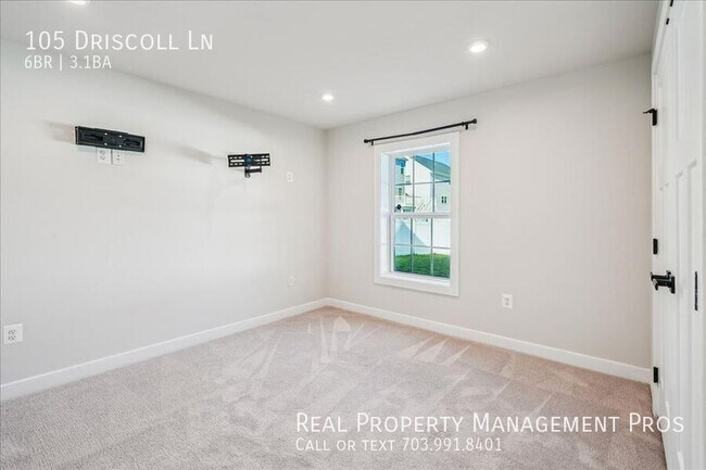 Building Photo - 105 Driscoll Ln