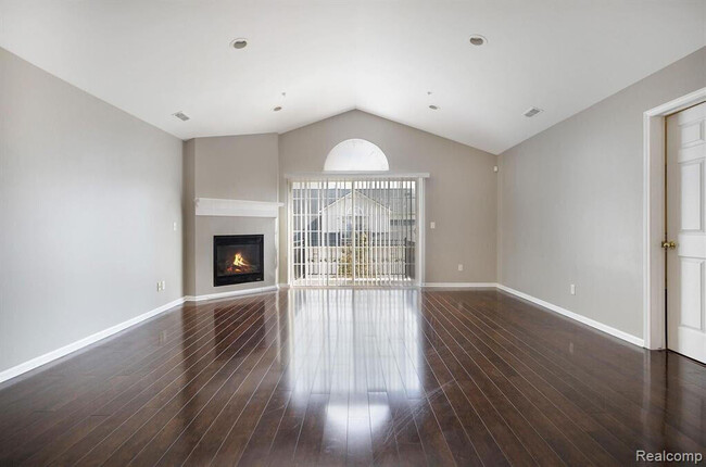 Building Photo - 24204 Alexa Dr