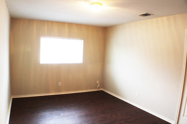 Building Photo - Great One story home in Enclave and Willow...