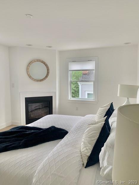 Building Photo - 70 Seminary St