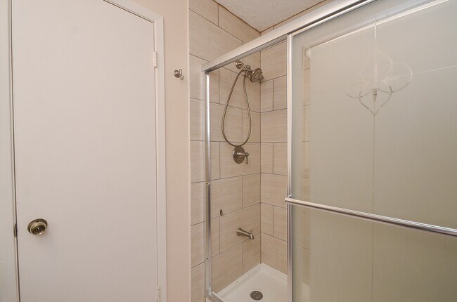 Building Photo - 2209 Bauer Dr