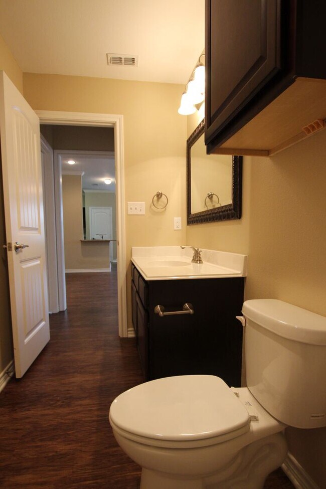 Building Photo - Coming Soon! Gorgeous 3 Bedroom Home in Th...