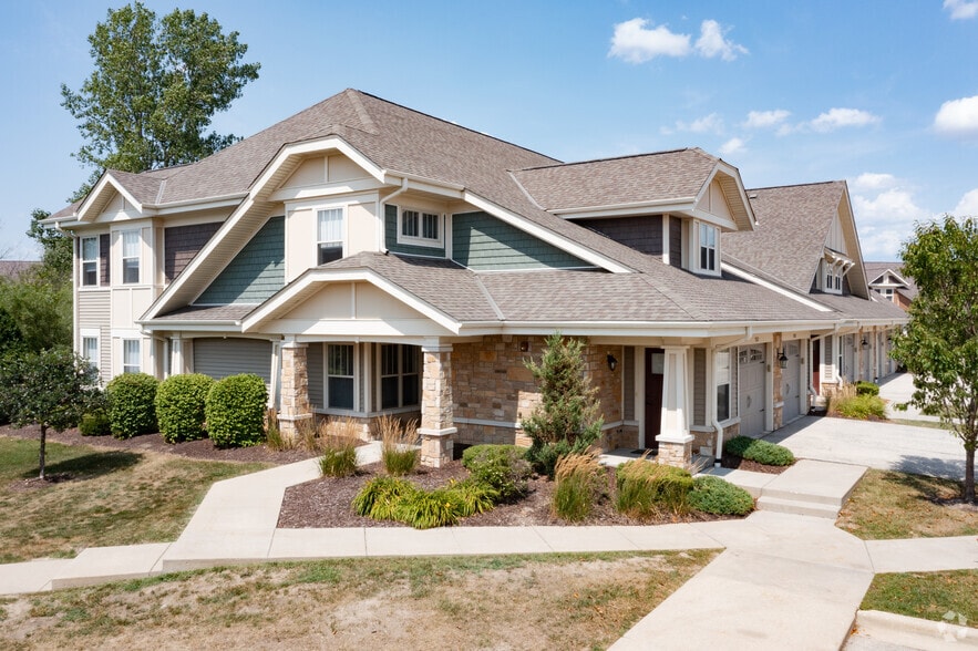 Primary Photo - Falcon Glen