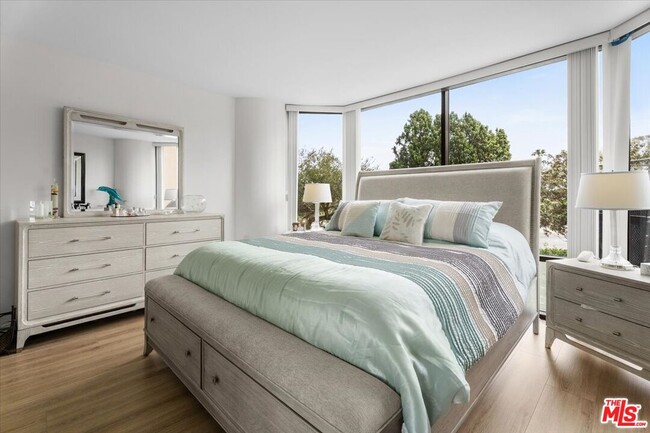 Building Photo - 4316 Marina City Dr