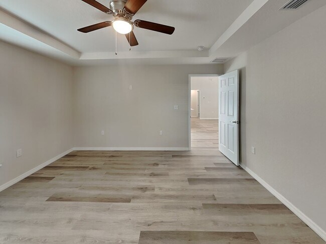 Building Photo - 27 Pine Cir