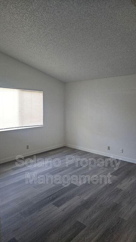 Building Photo - 385 Portsmouth Ave