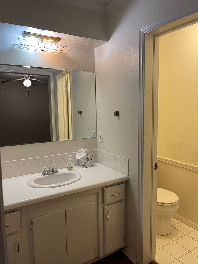 Building Photo - 3 bed upstairs condo in Norman, community ...