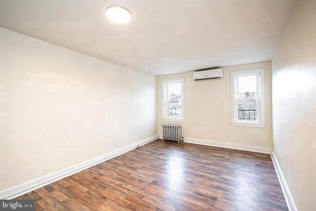 Building Photo - 215 Bridge St