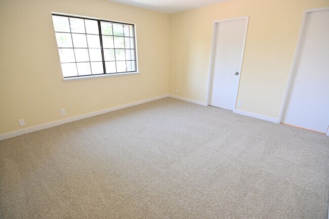 Building Photo - 347 W Rincon Ave