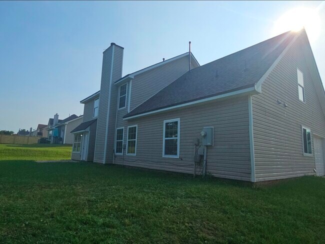 Building Photo - 670 Burtons Cove