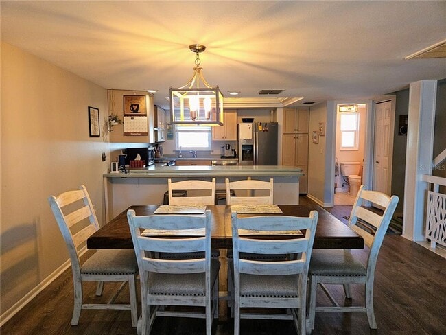 Building Photo - 255 Capri Cir N