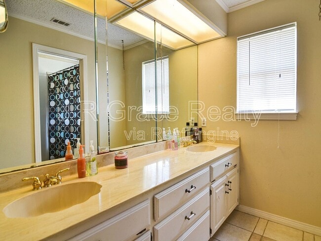 Building Photo - 1308 White River Dr