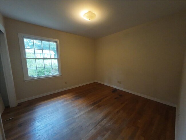 Building Photo - 5209 Maudelayne Dr N