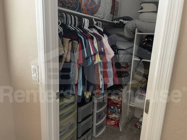 Building Photo - 2328 W Skinner Dr