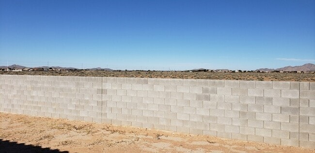 Building Photo - Beautifully upgraded home in Mission Ranch.