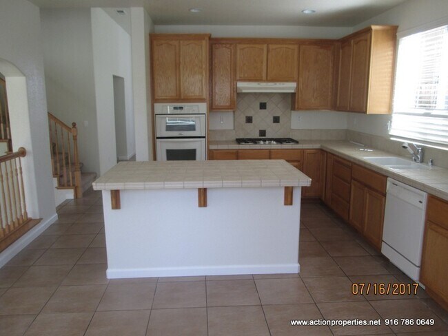 Building Photo - East Roseville, New Carpet * Paint, 2657sq...