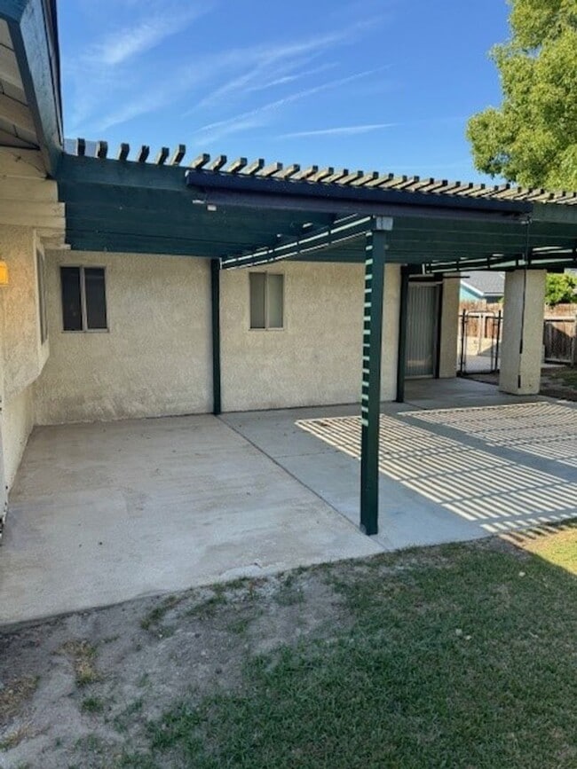 Building Photo - 5905 El Camino Ave