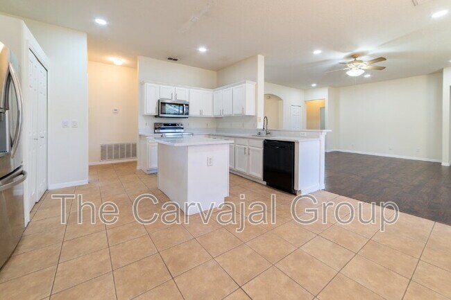 Building Photo - 423 Heather Hills Dr