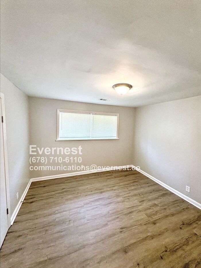 Building Photo - 4402 Davana Dr