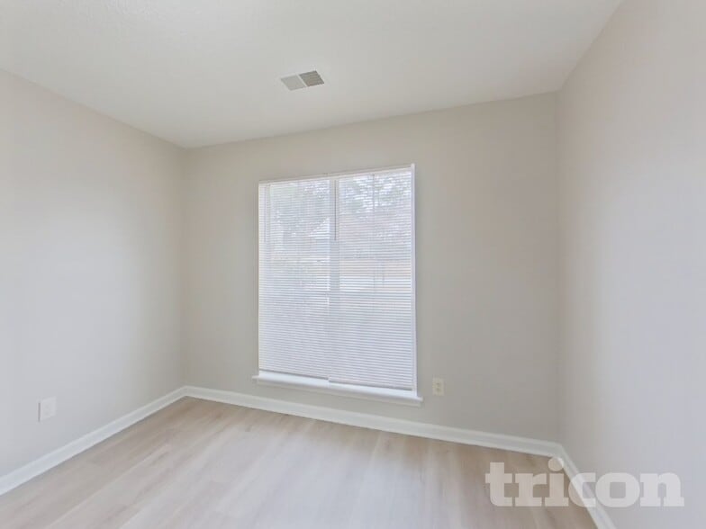 Building Photo - 121 Green Rose Rd