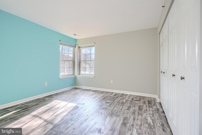 Building Photo - 201 Star Pointe Ct