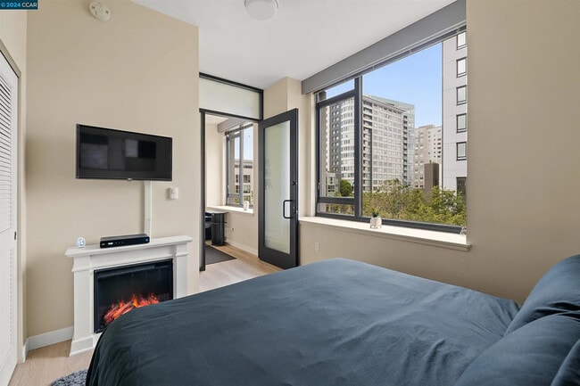 Building Photo - 372