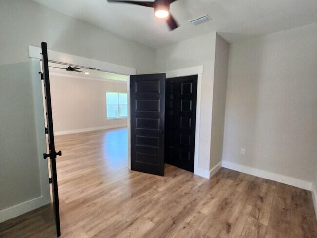 Building Photo - Stunning new executive home in Gulf Shores!