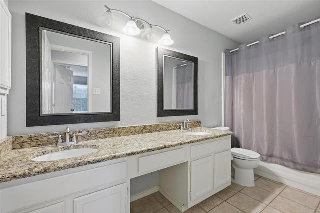 Building Photo - 2520 Woodside Dr