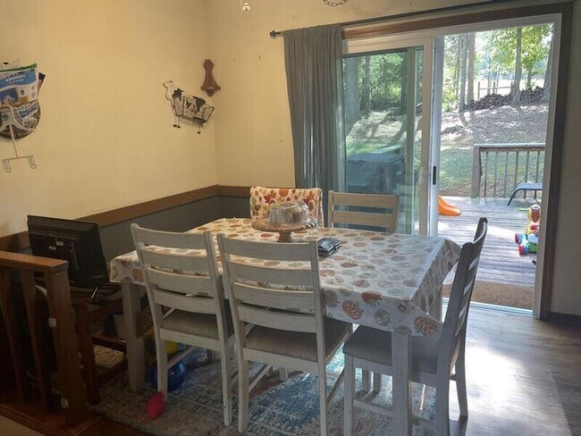 Building Photo - 122 Cedar Creek Cir