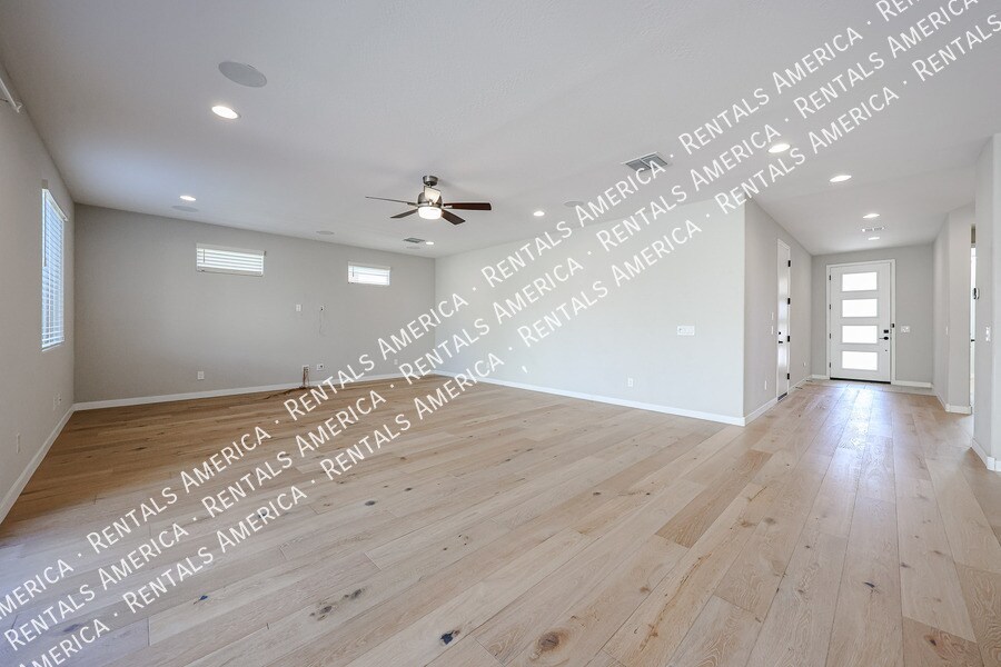 Building Photo - 1726 W Jeanine Dr