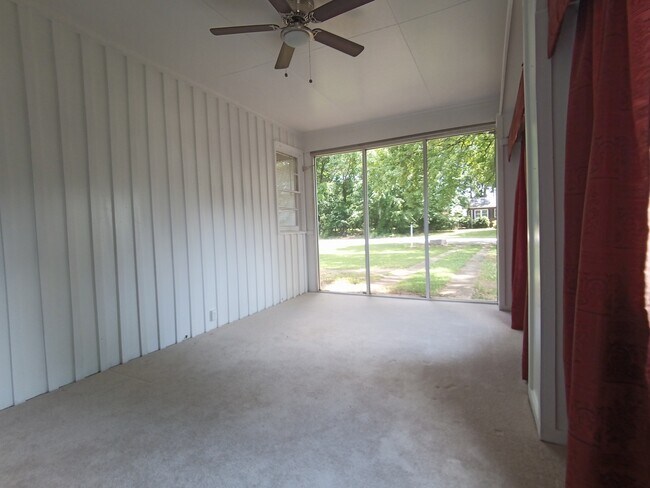 Building Photo - 109 Tanglewood Dr