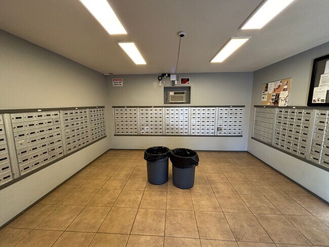 Building Photo - Gorgeous 2bed/2 bath condo in Southwest!