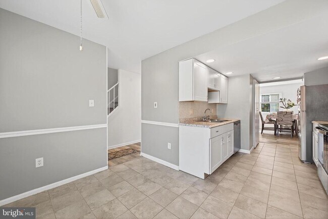 Building Photo - 12462 Skipper Cir