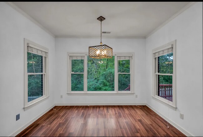 Building Photo - 285 Great Falls Rd