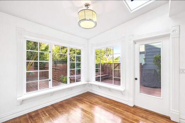 Building Photo - 282 Eureka St