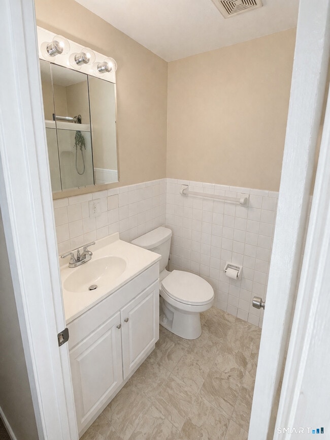 Building Photo - 210 Towne House Rd