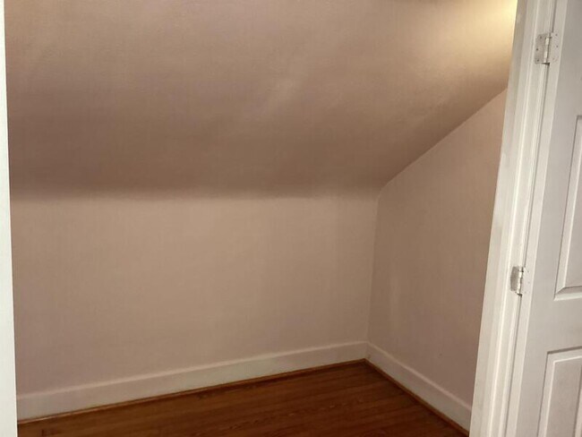 Building Photo - 6413 Glenoak Dr