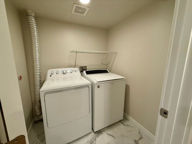 Building Photo - North Queen Anne Home