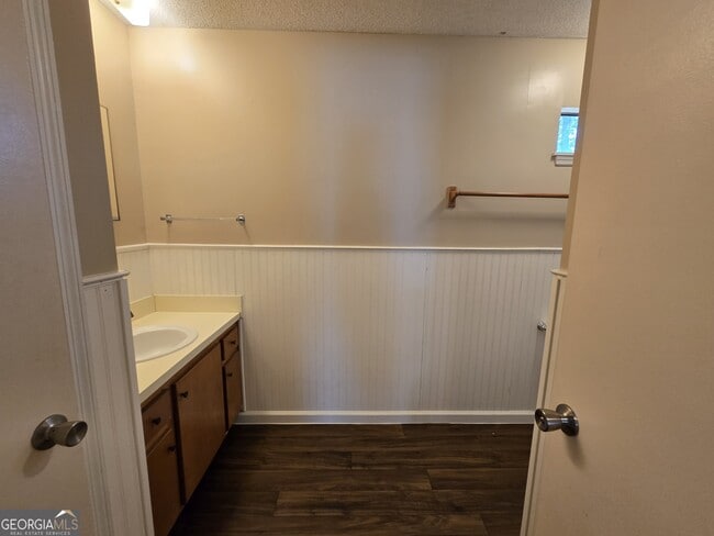 Building Photo - 403 E Lawnwood Ave