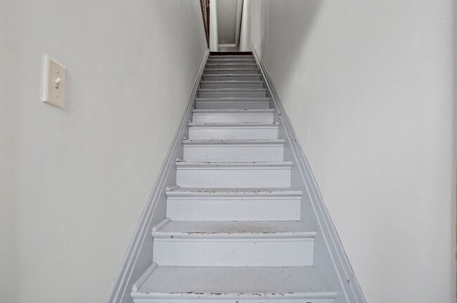 Building Photo - 6 bed/2 bath on Wheeler St., Mins. from UC for Only $650/pp ($3900/mo)!