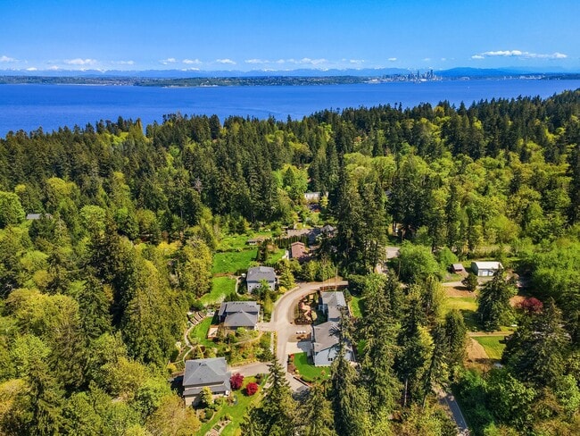 Building Photo - Bainbridge Island Home