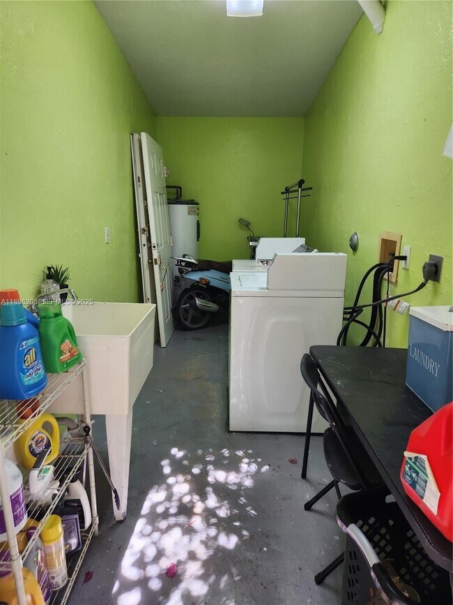 Building Photo - 315 Eucalyptus St