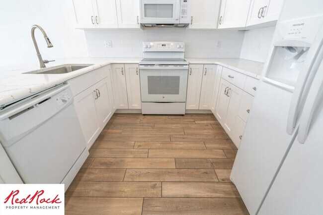 Building Photo - 3 Bedroom, 2.5 Bathroom Townhome in Ivins City