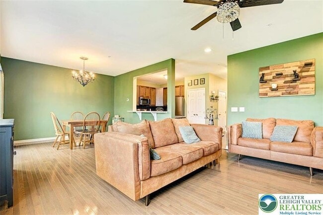 Building Photo - 4492 Cottonwood Dr