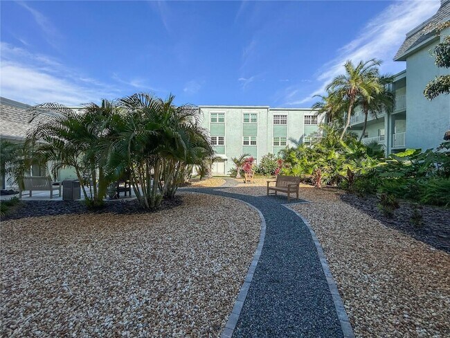 Building Photo - 1706 Belleair Forest Dr