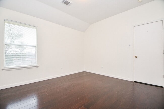 Building Photo - 9641 Weldridge Dr