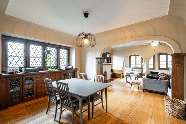 Building Photo - 522 N 65th St