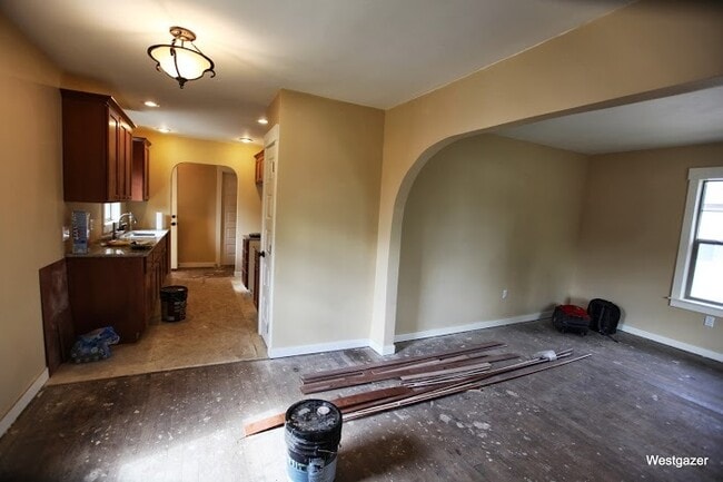 Building Photo - CUTE COTTAGE IN MILWAUKIE!