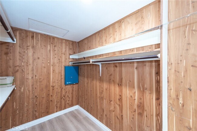 Building Photo - 6 Elderberry