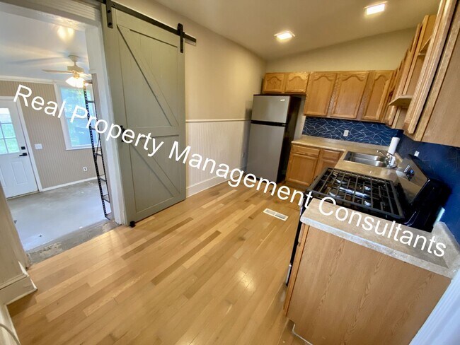 Building Photo - 515 Miami St